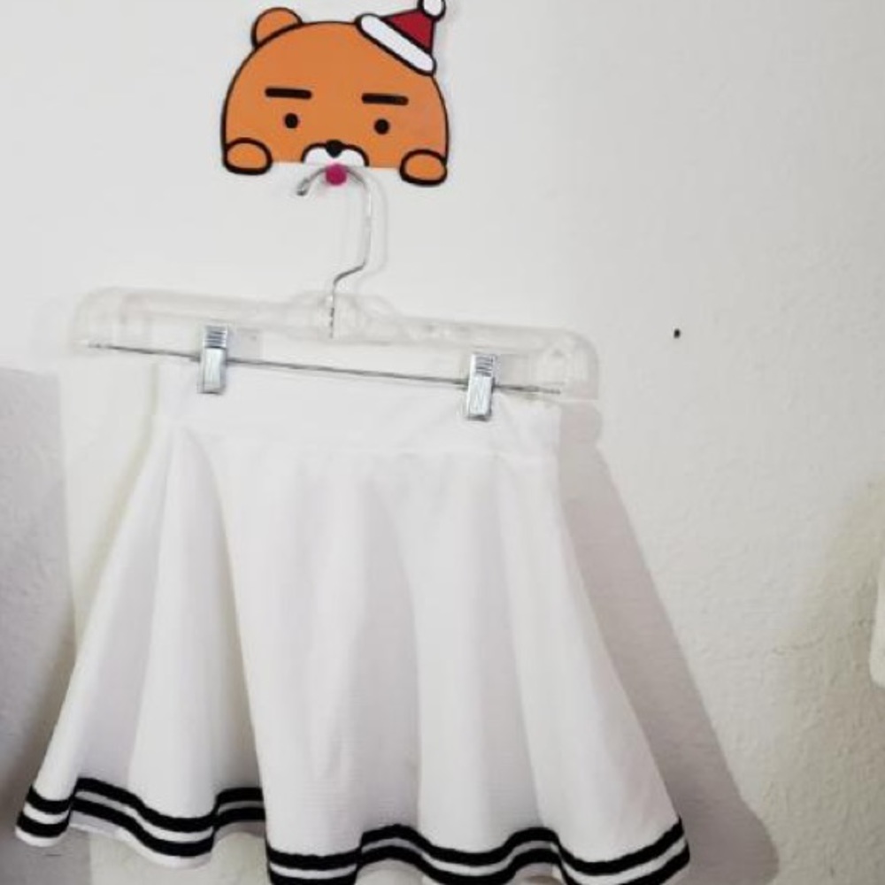 KOREAN A LINE WHITE SKIRT W BLACK STRIPES BELOW
